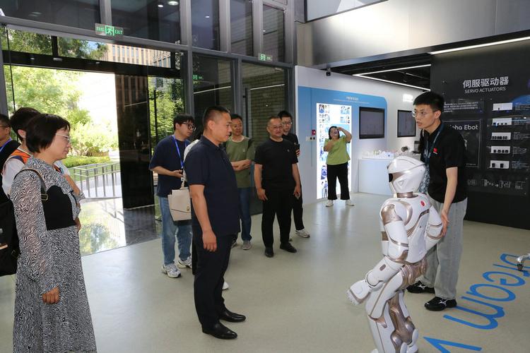 区政协民建九三界委员工作站赴小米汽车工厂,优必选科技调研